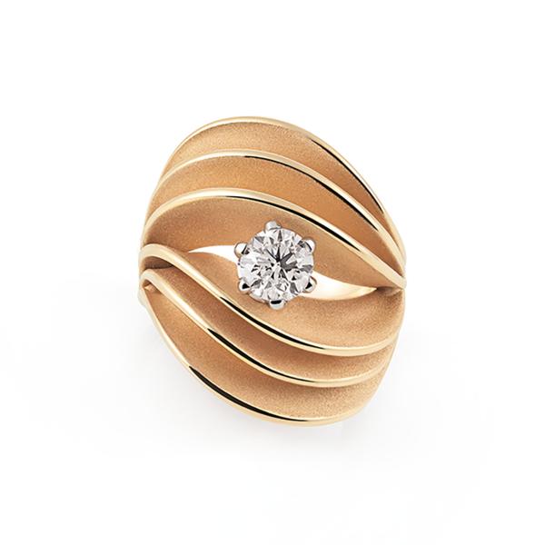Velaa Royale Ring