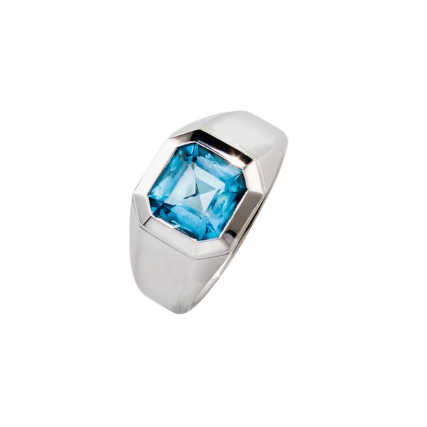 Ring mit eckigem Edeltopas