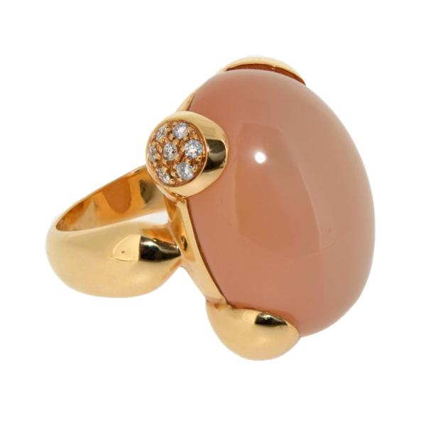 moderner Ring mit rosafarbenem Mondstein