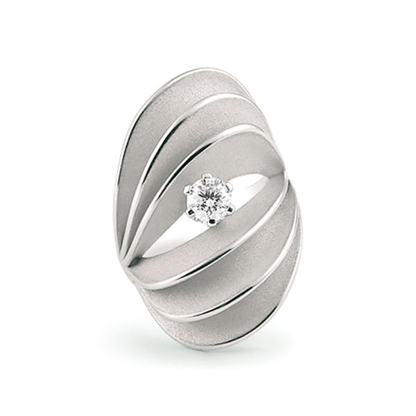 Velaa Royale Ring